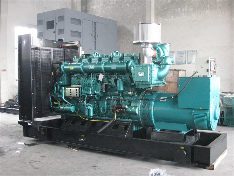 安多200KW 柴油发电机的油耗是多少？
