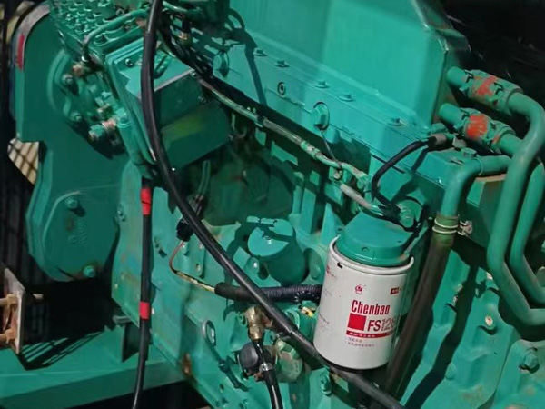 安多如何确定新的发电机组控制系统是否与原系统兼容？