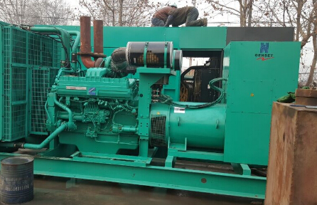 安多发电机组如何判断水冷式机油散热器内部是否需要清洗？