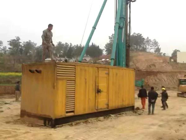 安多如何判断水冷式机油散热器密封件是否需要更换？